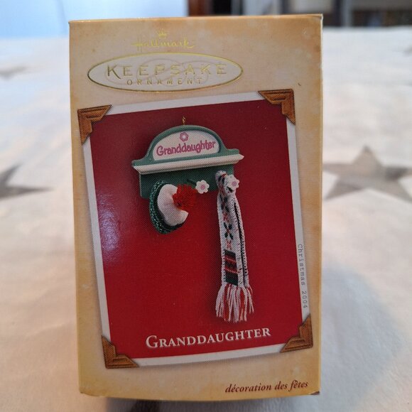 Hallmark GRANDDAUGHTER Keepsake Ornament Handcrafted Scarf Hat Shelf QXG5571 - Picture 1 of 8